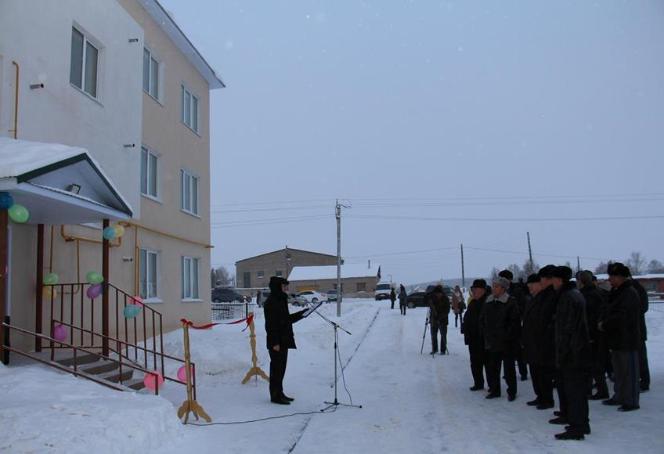 В Мишкинском районе прошло заселение сданного в эксплуатацию нового трёхэтажного жилого дома